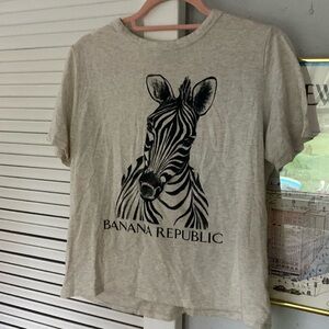 Banana Republic Tee EUC Size M